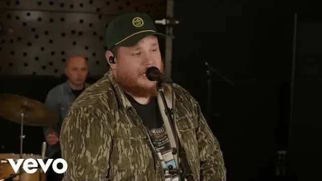 The Man He Sees in Me Lyrics - Luke Combs